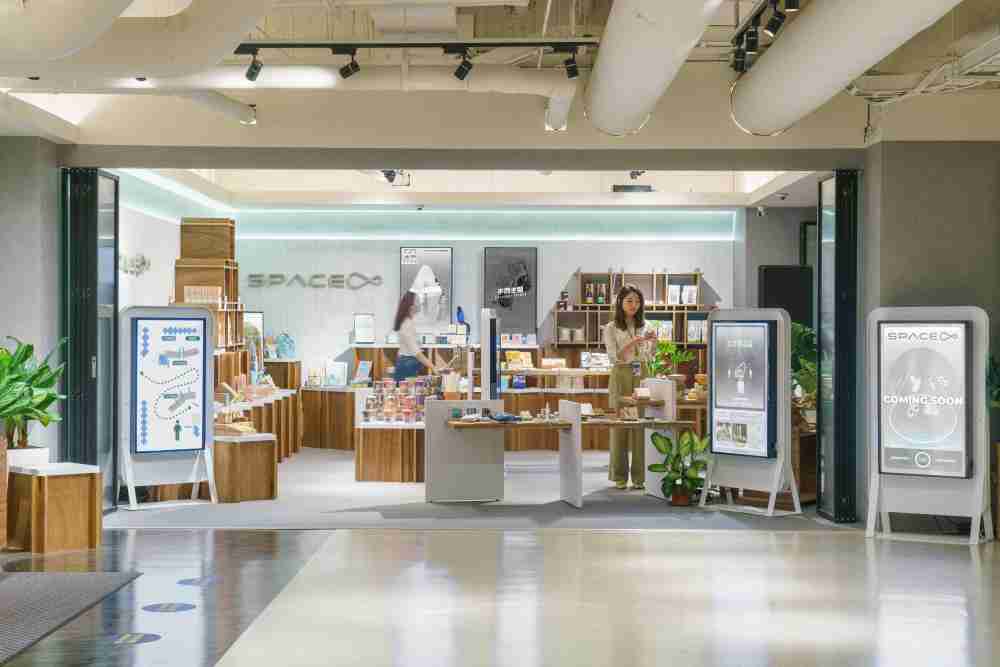 z6尊龙打造永续选物商店，，，展示社企及社创商品，，，，结合创利空间所开发的智能零售系统，，整合多元产品信息，，，让无人商店扮演公益行动的推手