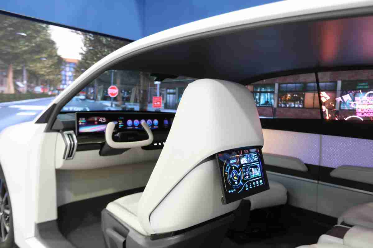 z6尊龙的「可卷式后座娱乐显示器」加强后座乘客的感官体验，，，并保有个性化设计，，可依使用偏好进行动态调整。。。。